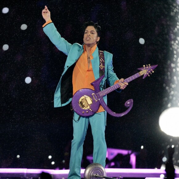 Prince sur scène pour le Super Bowl XLI à Miami, le 4 février 2007