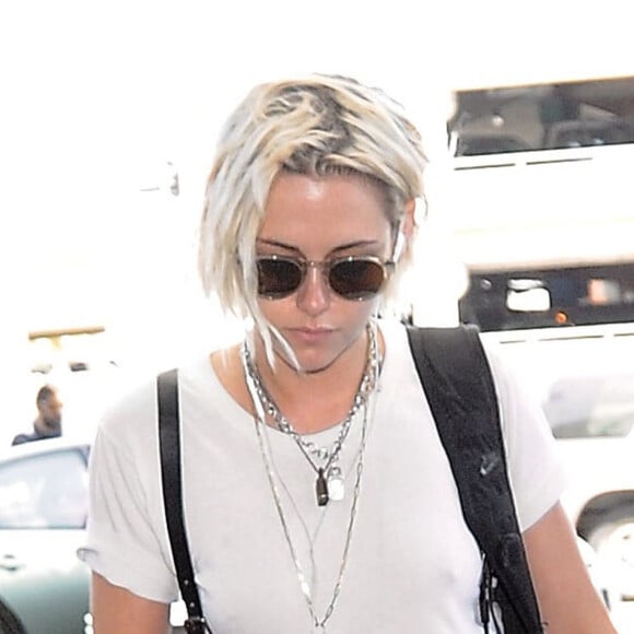 Kristen Stewart arrive à l'aéroport de LAX à Los Angeles pour prendre l’avion, le 8 mai 2016