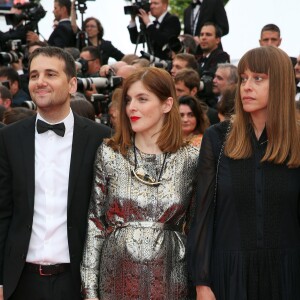 Valérie Donzelli enceinte, au côté d'Alice Winocour - Montée des marches du film "Café Society" pour l'ouverture du 69ème Festival International du Film de Cannes. Le 11 mai 2016. © Borde-Jacovides-Moreau/Bestimage