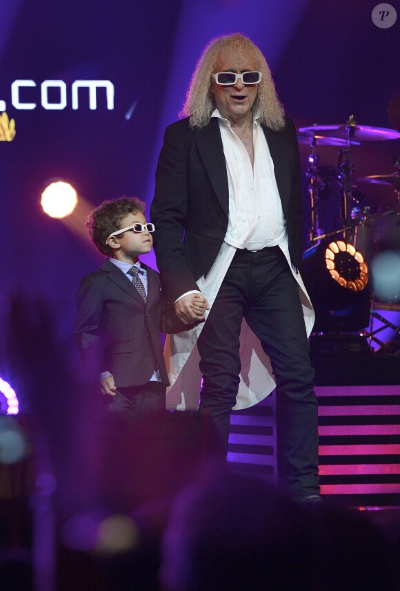 Michel Polnareff et son fils Louka sur scène - Jour 4 - Concert de Michel Polnareff à l'AccorHotels Arena de Paris le 11 mai 2016. © Coadic Guirec