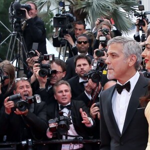 George Clooney et sa femme Amal Alamuddin (robe Atelier Versace et bijoux Cartier) - Montée des marches du film "Money Monster" lors du 69ème Festival International du Film de Cannes. Le 12 mai 2016. © Borde-Jacovides-Moreau/Bestimage