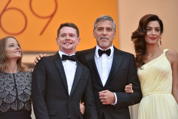 Jodie Foster, Jack O'Connell, George Clooney et sa femme Amal Alamuddin Clooney (bijoux Cartier) - Montée des marches du film "Money Monster" lors du 69ème Festival International du Film de Cannes. Le 12 mai 2016. © Giancarlo Gorassini/Bestimage