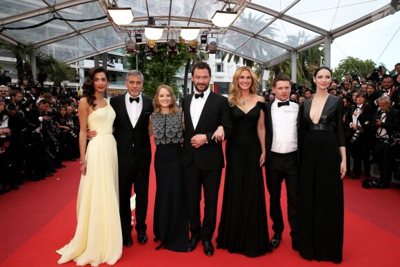George Clooney et sa femme Amal Alamuddin Clooney (bijoux Cartier), Jodie Foster, Dominic West, Julia Roberts, Jack O'Connell, Caitriona Balfe - Montée des marches du film "Money Monster" lors du 69ème Festival International du Film de Cannes. Le 12 mai 2016. © Borde-Jacovides-Moreau/Bestimage