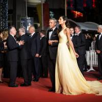 Amal Clooney en montre trop sans le vouloir à Cannes, et elle n'est pas la seule
