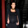 Kim Kardashian enceinte est allée diner au restaurant ‘Chin Chin' avec son ami Jonathan Cheban à Studio City, le 9 novembre 2015