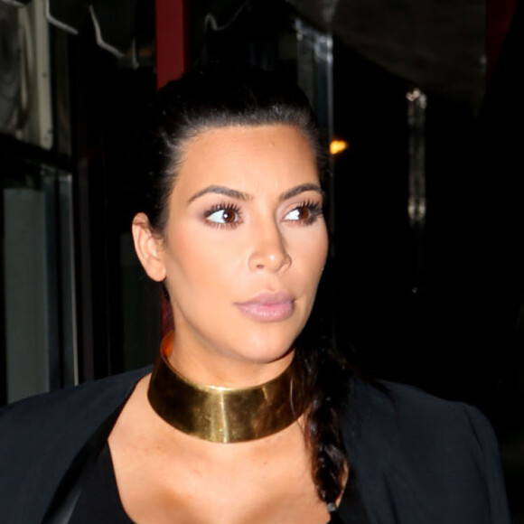 Kim Kardashian enceinte est allée diner au restaurant ‘Chin Chin' avec son ami Jonathan Cheban à Studio City, le 9 novembre 2015