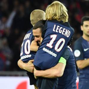 Zlatan Ibrahimovic a fait ses adieux au Paris Saint-Germain le 14 mai 2016 au Parc des Princes lors de PSG-Nantes, quittant le terrain avant la fin avec ses fils Maximilian (9 ans, cheveux longs, portant le maillot floqué "Legend") et Vincent (8 ans, portant le maillot floqué "King"), après avoir inscrit un dernier doublé en Ligue 1.