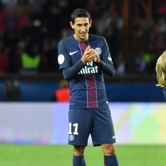 Zlatan Ibrahimovic a fait ses adieux au Paris Saint-Germain le 14 mai 2016 au Parc des Princes lors de PSG-Nantes, quittant le terrain avant la fin avec ses fils Maximilian (9 ans, cheveux longs, portant le maillot floqué "Legend") et Vincent (8 ans, portant le maillot floqué "King"), après avoir inscrit un dernier doublé en Ligue 1.