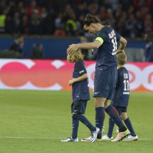 Zlatan Ibrahimovic a fait ses adieux au Paris Saint-Germain le 14 mai 2016 au Parc des Princes lors de PSG-Nantes, quittant le terrain avant la fin avec ses fils Maximilian (9 ans, cheveux longs, portant le maillot floqué "Legend") et Vincent (8 ans, portant le maillot floqué "King"), après avoir inscrit un dernier doublé en Ligue 1.