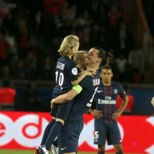 Zlatan Ibrahimovic avait ses fils Maximilian et Vincent avec lui pour ses adieux au Paris Saint-Germain lors du match PSG - Nantes le 14 mai 2016 au Parc des Princes.