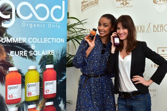 Exclusif - Maréva Galanter et Flora Coquerel posent sur la Plage du Nikki Beach pour présenter les jus de fruits "Good" durant le 69 ème Festival International du film de Cannes le 13 mai 2016. © Gian Gorassini / Bestimage