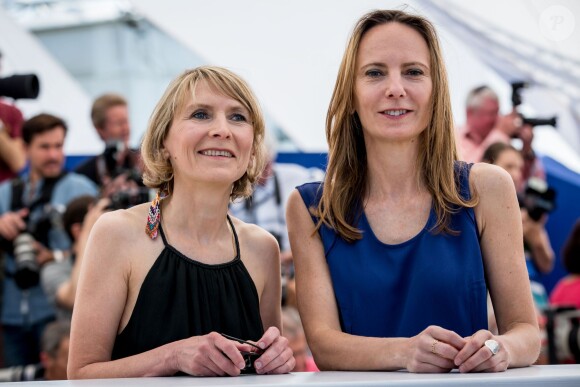 Muriel et Delphine Coulin - Photocall du film "Voir du pays" lors du 69e Festival International du Film de Cannes le 18 mai 2016. © Borde-Moreau/Bestimage
