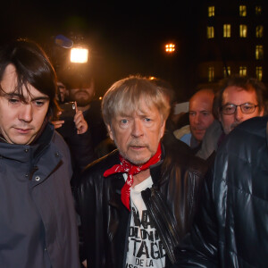 Renaud assiste à un rassemblement en hommage aux victimes des attentats de Charlie Hebdo sur la place de la République à Paris, le 7 janvier 2016. © Lionel Urman/Bestimage