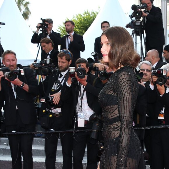 Laetitia Casta - Montée des marches du film "La fille inconnue" lors du 69ème Festival International du Film de Cannes. Le 18 mai 2016. © Borde-Jacovides-Moreau/Bestimage