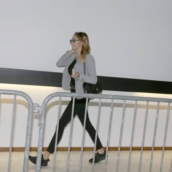 Nabilla Benat­tia - Nabilla Benat­tia compa­raît devant le tribu­nal correc­tion­nel de Nanterre, suite à la fameuse affaire du coup de couteau sur son conjoint, Thomas Vergara le 19 mai 2016. La jeune femme est accusée d'avoir poignardé son compagnon Thomas Vergara à la suite d'une dispute et risque jusqu'à 7 ans de prison.