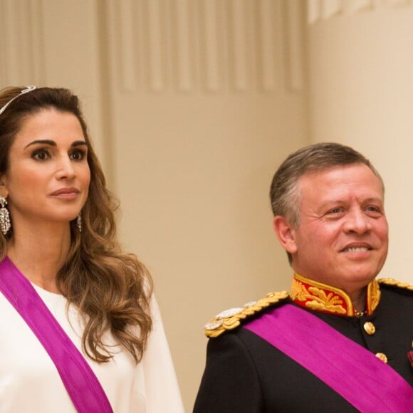 Le roi Philippe et la reine Mathilde de Belgique donnaient un banquet d'Etat en l'honneur du roi Abdullah II et de la reine Rania de Jordanie au château de Laeken le 18 mai 2016 à l'occasion de leur visite officielle.
