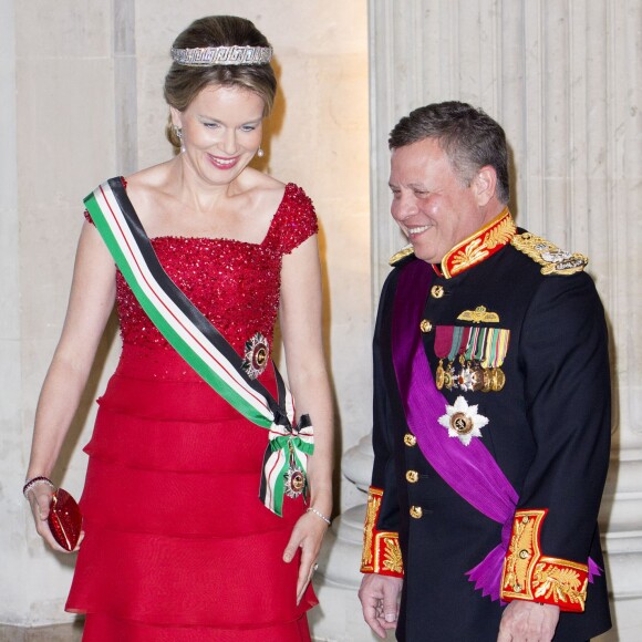 Le roi Philippe et la reine Mathilde de Belgique donnaient un banquet d'Etat en l'honneur du roi Abdullah II et de la reine Rania de Jordanie au château de Laeken le 18 mai 2016 à l'occasion de leur visite officielle.