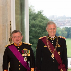 Le roi Philippe et la reine Mathilde de Belgique donnaient un banquet d'Etat en l'honneur du roi Abdullah II et de la reine Rania de Jordanie au château de Laeken le 18 mai 2016 à l'occasion de leur visite officielle.