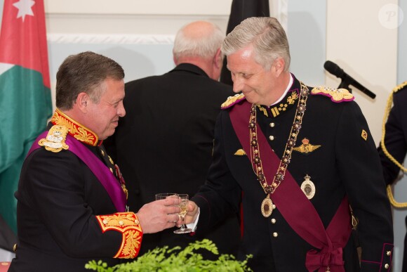 Le roi Philippe et la reine Mathilde de Belgique donnaient un banquet d'Etat en l'honneur du roi Abdullah II et de la reine Rania de Jordanie au château de Laeken le 18 mai 2016 à l'occasion de leur visite officielle.