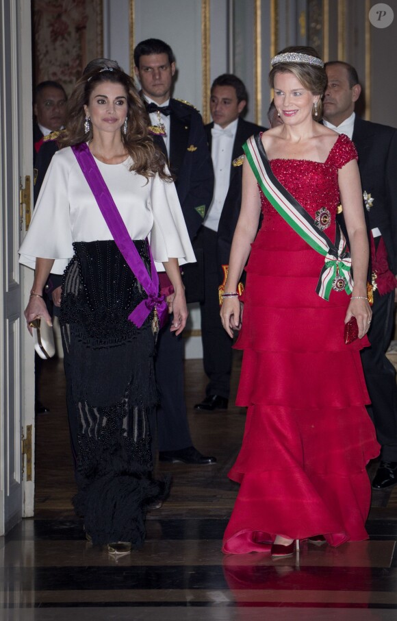 Le roi Philippe et la reine Mathilde de Belgique donnaient un banquet d'Etat en l'honneur du roi Abdullah II et de la reine Rania de Jordanie au château de Laeken le 18 mai 2016 à l'occasion de leur visite officielle.