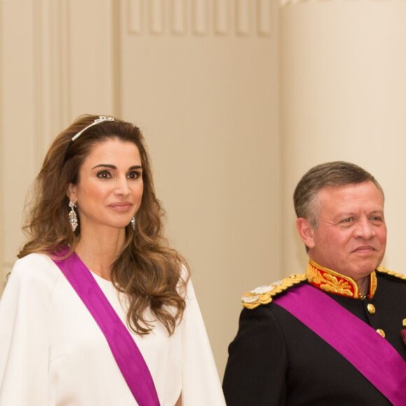 Le roi Philippe et la reine Mathilde de Belgique donnaient un banquet d'Etat en l'honneur du roi Abdullah II et de la reine Rania de Jordanie au château de Laeken le 18 mai 2016 à l'occasion de leur visite officielle.