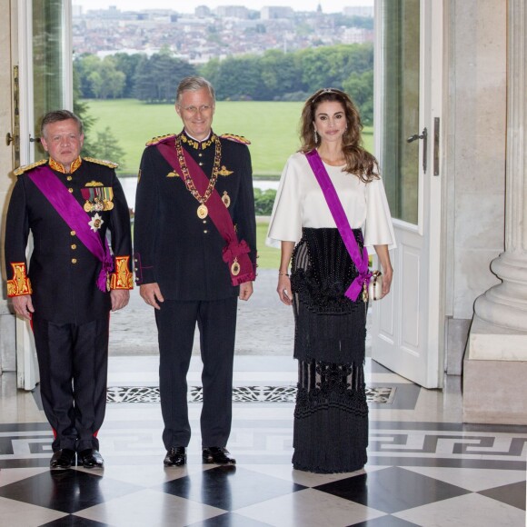 Le roi Philippe et la reine Mathilde de Belgique donnaient un banquet d'Etat en l'honneur du roi Abdullah II et de la reine Rania de Jordanie au château de Laeken le 18 mai 2016 à l'occasion de leur visite officielle.