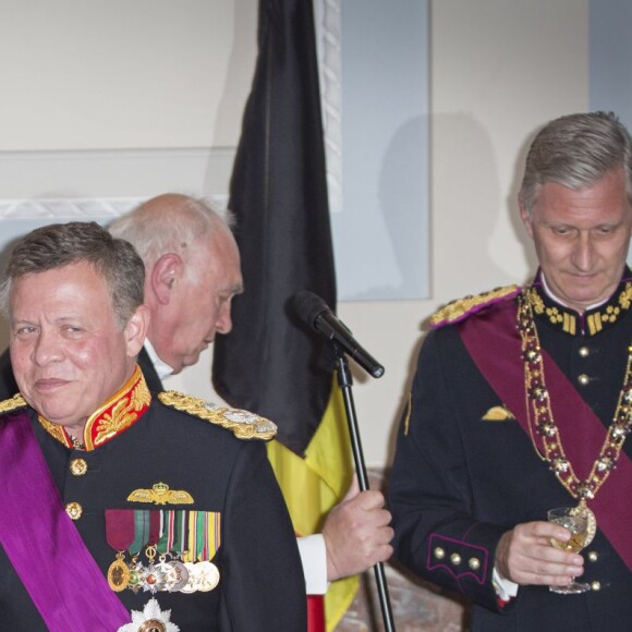 Le roi Philippe et la reine Mathilde de Belgique donnaient un banquet d'Etat en l'honneur du roi Abdullah II et de la reine Rania de Jordanie au château de Laeken le 18 mai 2016 à l'occasion de leur visite officielle.