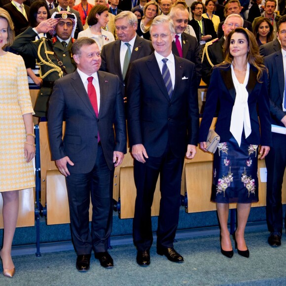 Le roi Philippe et la reine Mathilde de Belgique et leurs invités le roi Abdullah II et la reine Rania de Jordanie ont participé à un événement à l'Université de Louvain le 18 mai 2016.