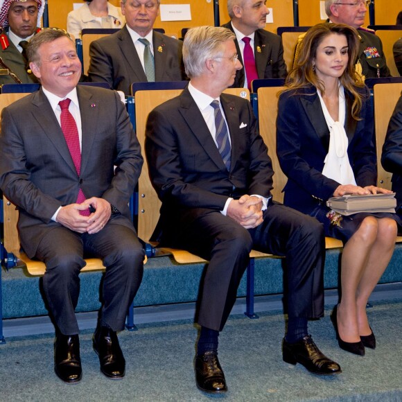 Le roi Philippe et la reine Mathilde de Belgique et leurs invités le roi Abdullah II et la reine Rania de Jordanie ont participé à un événement à l'Université de Louvain le 18 mai 2016.