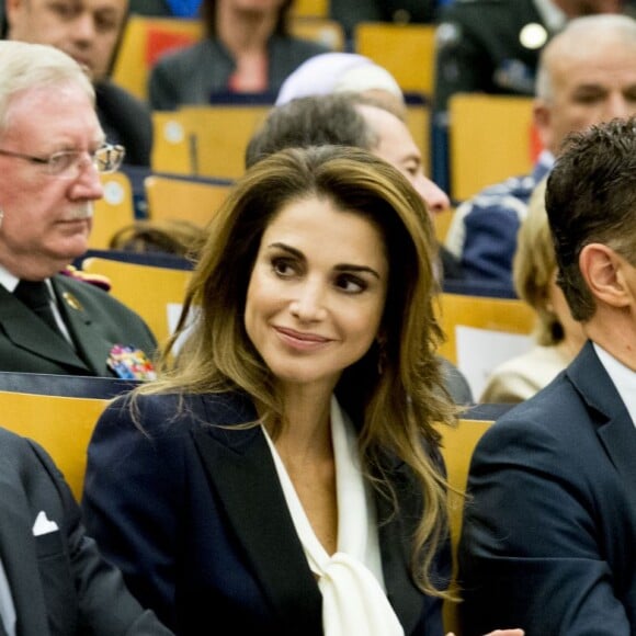 Le roi Philippe et la reine Mathilde de Belgique et leurs invités le roi Abdullah II et la reine Rania de Jordanie ont participé à un événement à l'Université de Louvain le 18 mai 2016.