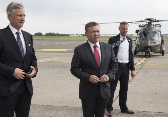 Le roi Abdullah II de Jordanie et le roi Philippe de Belgique en visite à la base aérienne de Florennes le 18 mai 2016.
