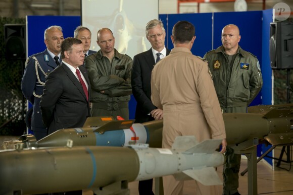 Le roi Abdullah II de Jordanie et le roi Philippe de Belgique en visite à la base aérienne de Florennes le 18 mai 2016.