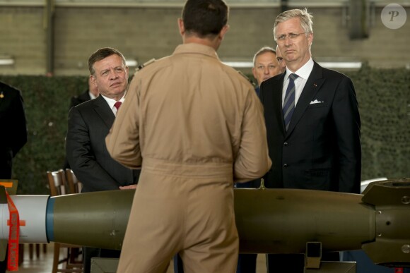 Le roi Abdullah II de Jordanie et le roi Philippe de Belgique en visite à la base aérienne de Florennes le 18 mai 2016.
