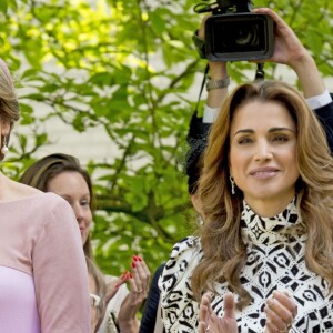 La reine Mathilde de Belgique et la reine Rania de Jordanie en visite à Bruges le 19 mai 2016