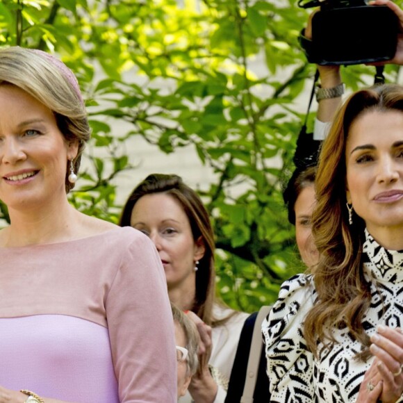 La reine Mathilde de Belgique et la reine Rania de Jordanie en visite à Bruges le 19 mai 2016