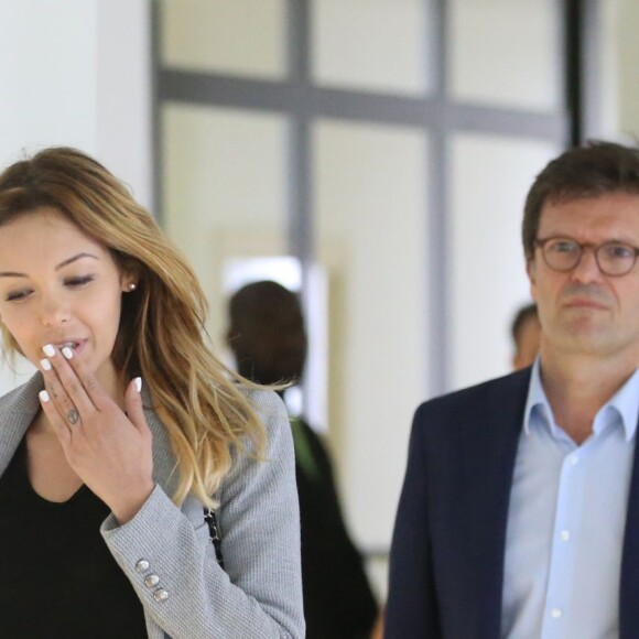 Nabilla Benat­tia et son avocat, maître Christian Saint-Palais - Reprise du procès de Nabilla Benat­tia qui compa­raît devant le tribu­nal correc­tion­nel de Nanterre le 19 mai 2016. La jeune femme est accusée d'avoir poignardé son compagnon Thomas Vergara à la suite d'une dispute et risque jusqu'à 7 ans de prison.19/05/2016 - Nanterre