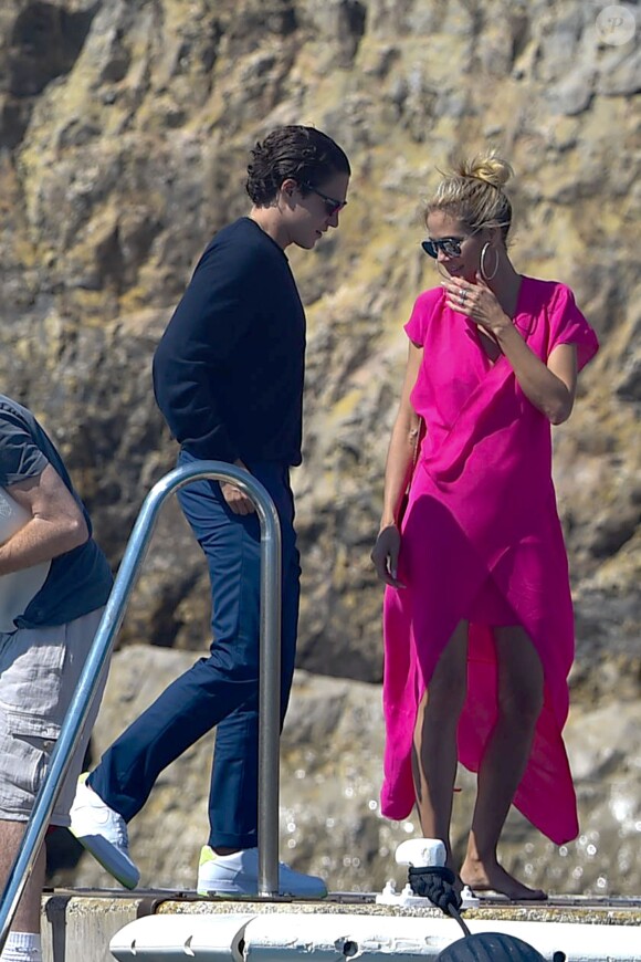 Heidi Klum et Vito Schnael quittent l'hôtel Eden Roc pour passer à la journée sur un yatch à Cannes, le 15 mai 2016