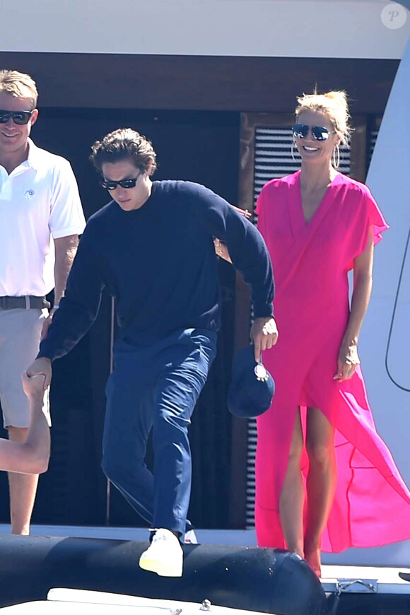 Heidi Klum et Vito Schnael quittent l'hôtel Eden Roc pour passer à la journée sur un yatch à Cannes, le 15 mai 2016