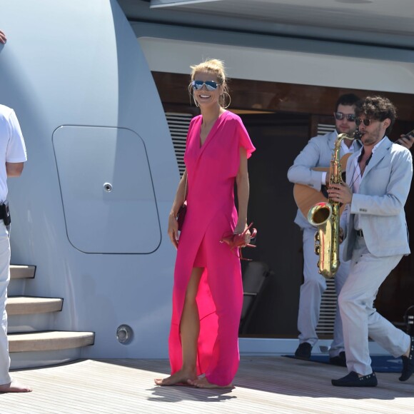 Heidi Klum et Vito Schnael quittent l'hôtel Eden Roc pour passer à la journée sur un yatch à Cannes, le 15 mai 2016