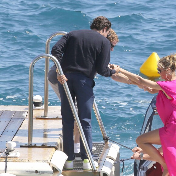 Heidi Klum et Vito Schnael quittent l'hôtel Eden Roc pour passer à la journée sur un yatch à Cannes, le 15 mai 2016