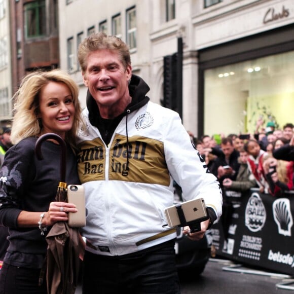 David Hasselhoff et sa compagne Hayley Roberts à l'arrivée du rallye Gumball 3000 à Londres le 2 mai 2016.