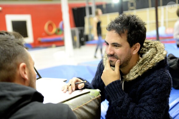 Exclusif - Alex Goude lors des répétitions du spectacle "Timéo" mis en scène par Alex Goude à l' école Nationale des Arts du Cirque de Rosny-sous-Bois, le 28 novembre 2015.