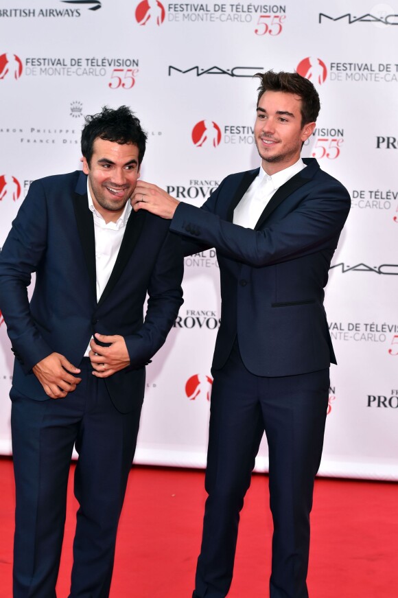 Alex Goude et son mari Romain - Photocall de la soirée d'ouverture du 55ème festival de télévision de Monte-Carlo à Monaco. Le 13 juin 2015.