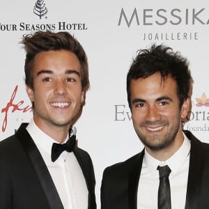 Alex Goude et son mari Romain - Photocall au Dîner du Global Gift Gala au profit de L'Unicef France Frimousses de Créateurs, de The Global Gift Foundation et The Eva Longoria Foundation, organisé au Four Seasons Hôtel George V à Paris, le 25 mai 2015.