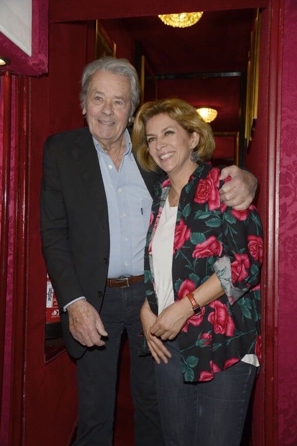 Alain Delon et Corinne Touzet - 100ème de la pièce "un nouveau départ" au Théâtre des Variétés à Paris le 19 mai 2016. © Coadic Guirec/Bestimage