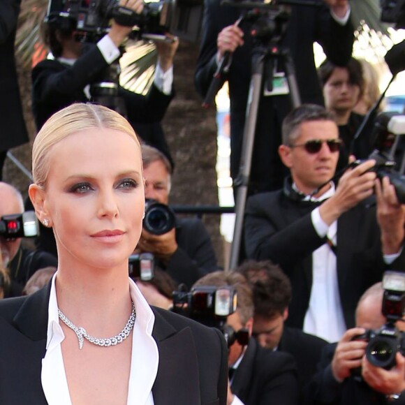 Charlize Theron (bijoux Cartier) - Montée des marches du film "The Last Face" lors du 69ème Festival International du Film de Cannes. Le 20 mai 2016. © Olivier Borde-Cyril Moreau/Bestimage