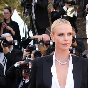 Charlize Theron (bijoux Cartier) - Montée des marches du film "The Last Face" lors du 69ème Festival International du Film de Cannes. Le 20 mai 2016. © Olivier Borde-Cyril Moreau/Bestimage