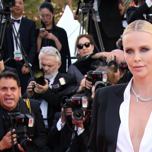 Charlize Theron (bijoux Cartier) - Montée des marches du film "The Last Face" lors du 69ème Festival International du Film de Cannes. Le 20 mai 2016. © Olivier Borde-Cyril Moreau/Bestimage