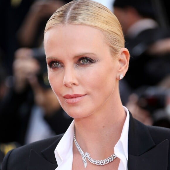 Charlize Theron (bijoux Cartier) - Montée des marches du film "The Last Face" lors du 69ème Festival International du Film de Cannes. Le 20 mai 2016. © Olivier Borde-Cyril Moreau/Bestimage