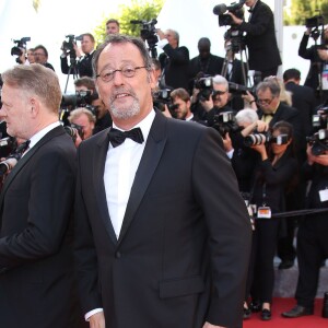 Jean Reno - Montée des marches du film "The Last Face" lors du 69ème Festival International du Film de Cannes. Le 20 mai 2016. © Olivier Borde-Cyril Moreau/Bestimage